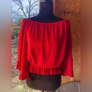 ⭐️$5 when bundled! ⭐️ Off the shoulder top